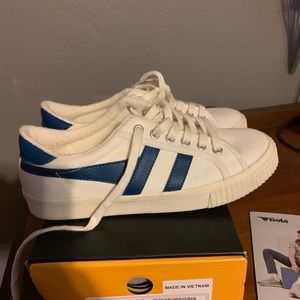 Gola tennis shoes off white vintage blue 7
